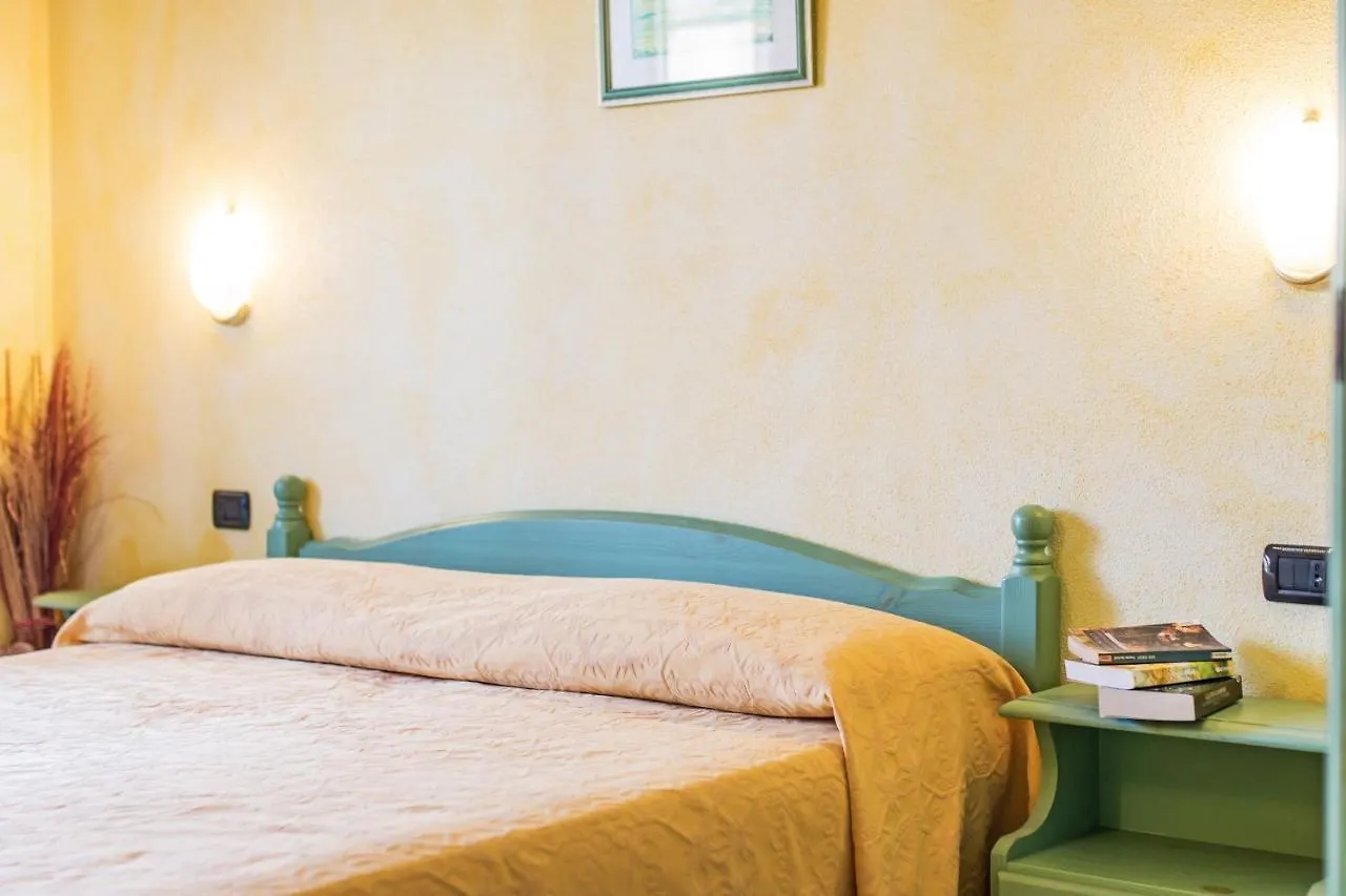 فندق Residenza Gli Ontani أروسييْ 3*,